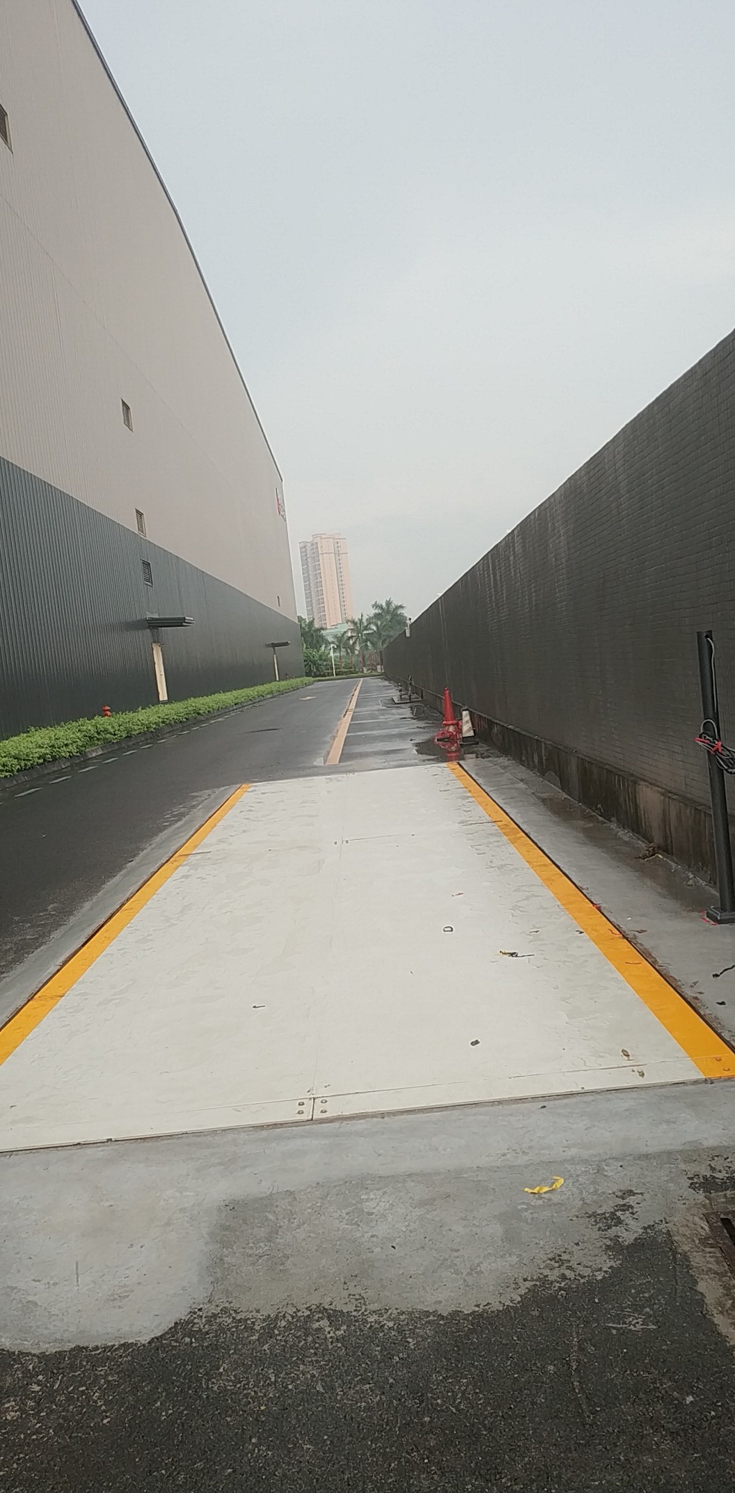 广东茶山时捷物流有限公司50T大地磅主体安装完成